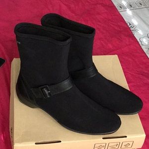 ecco woman ankle boots waterproof 8.5 new box